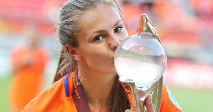 Lieke-Martens-Wereldvoetballer-sexy
