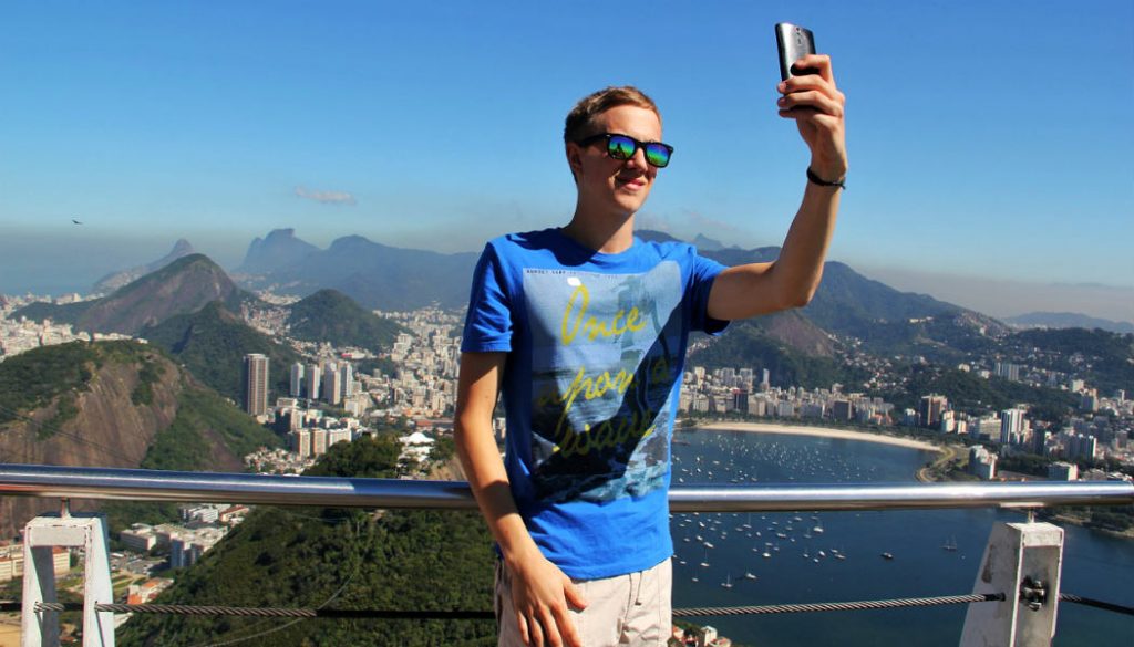 vakantie-millennials-instagram-selfie